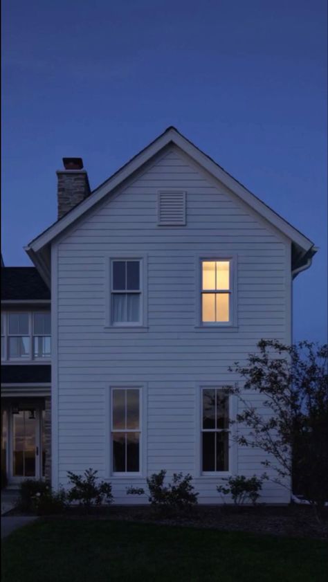 House At Night, Dark House, Wallpaper Home, At Night, The Moon, Getty Images, Moon