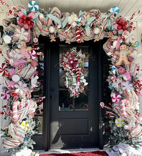 Learn How to Decorate a Christmas Arch Porch Arch Christmas Decorations, Archway Decor Christmas, Round Arch Christmas Decor, Front Porch Arch Christmas Decor, Christmas Doorway Arch, Christmas Ornament Doorway Arch, Christmas Arches Outdoor Diy, Christmas Front Door Decor Entrance Diy, Christmas Porch Arch