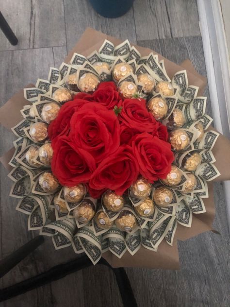 Bouquet Of Flowers With Money In It, Flower Bouquet Of Money, Flowers Wrapped In Money, Quince Surprise Gift Ideas, Flower Bouquet Money, Flowers With Money Wrapped Around, Roses With Money Wrapped Around, Roses With Money, Money Bouquet With Roses