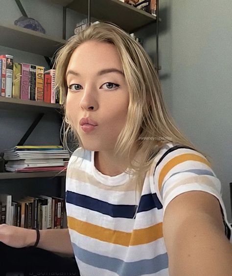 Sydney Sweeney Selfie, Sydney Sweeney Photoshoot, Francesca Capaldi, F1 Driver, Sydney Sweeney, Anna Kendrick, Self Care Routine, Aphrodite, Fan Page