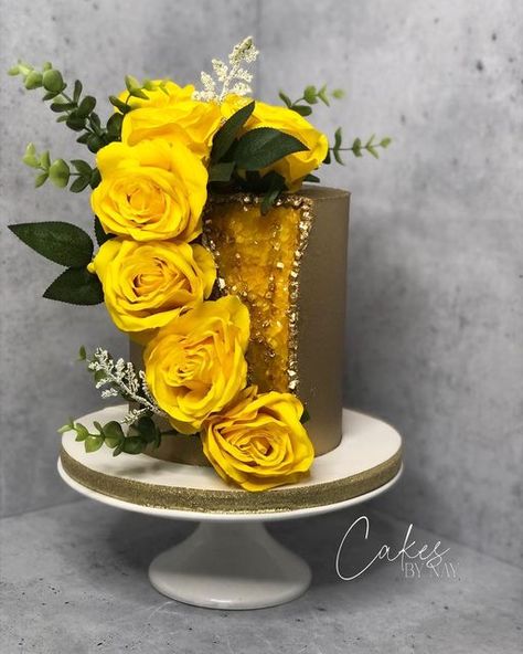 #CakesByNay ✨ on Instagram: "Yellow & Gold Geode Floral Cake . . . #GeodeCake #YellowGeodeCake #YellowFloralCake #GoldCake #FloralCake #GreeneryCake #CakesByNay" Yellow And Gold Cake, Greenery Cake, Sunshine Cake, Geode Cake, Gold Cake, Floral Cake, 21st Birthday, Holiday Specials, Special Occasion