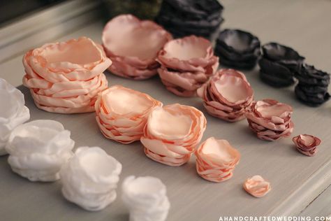 Fabric Flower Bouquet, Making Fabric Flowers, Material Flowers, Shabby Chic Flowers, Fleurs Diy, Fabric Flower Tutorial, Handmade Flowers Fabric, Organza Flowers, Chic Flowers