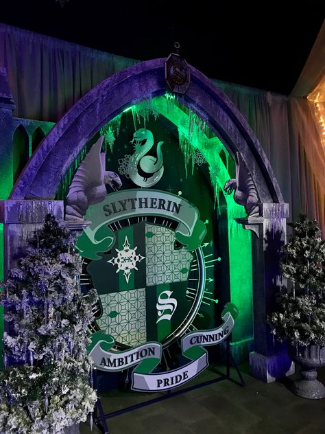 Slytherin Sweet 16, Harry Potter Debut Theme, Harry Potter Quinceanera Dress, Slytherin Themed Wedding, Slytherin Birthday Party, Slytherin Decor, Slytherin Party, Slytherin Wedding, Buffet Theme