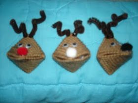 Plastic Canvas Kiss Holder, Plastic Canvas Reindeer, Craft Garage, Christmas Diy's, Board Crafts, Canvas Ornaments, Holiday Canvas, Plastic Canvas Ornaments, Plastic Board