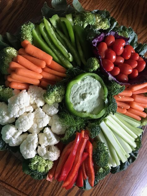 Bridal Shower Veggie Tray, Rustic Veggie Tray Ideas, Wedding Shower Veggie Tray Ideas, Veggie Platter Ideas Trays Presentation Wedding, Vegetables Tray, Veg Tray, Vege Trays Vegetable Platters, Vegetable And Fruit Tray, Thanksgiving Veggies