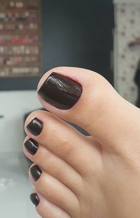 Brown Toe Nails, Toe Acrylic Nails, Best Pedicure Colors, Fall Toe Nail Colors, Trendy Pedicure, Toe Nail Colors, Fall Toe Nails, Fall Pedicure, Fall Toes