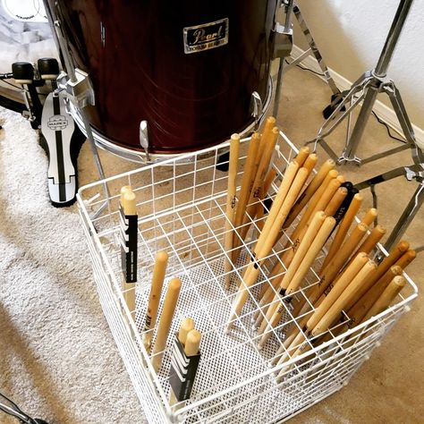 Drum stick holder fashioned from old wire shelves and zip ties partially filled with drum sticks. Band Room Ideas, Drumstick Holder, Music Room Storage, Band Classroom, Music Room Organization, Drum Storage, Studio Remodel, Diy Drum, Band Rooms