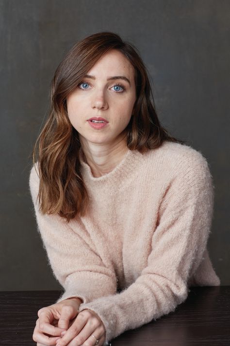 Zoe Kazan Hair, Zoe Isabella Kravitz, Zoe Kazan, Game Of Survival, Kazan, Look Alike, Sweater Fashion, Her Hair, Hair Inspiration