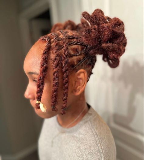 Dreads Styles For Women, Short Dreadlocks Styles, Dreadlock Style, Hair Streaks, Faux Locs Hairstyles, Short Locs Hairstyles, Quick Braided Hairstyles, Dreads Styles, Box Braids Styling