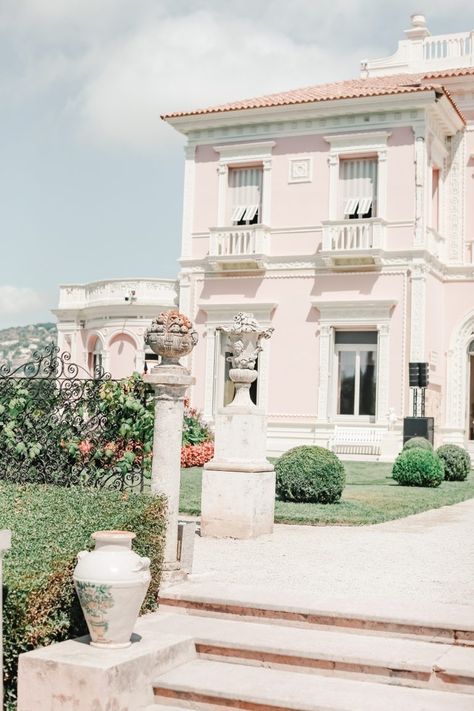 Pink Villa, Paris Shops, The Pink Palace, Villa Ephrussi De Rothschild, Villa Ephrussi, Pic Wall, Architecture Styles, Princess Life, Fashion Mumblr