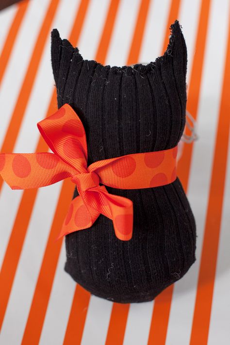 Crazy Sock Diy, Halloween Shelves, Sock Cat, Senior Programs, Halloween Decorations For Kids, Circle Crafts, Sock Dolls, Sock Doll, Halloween Socks