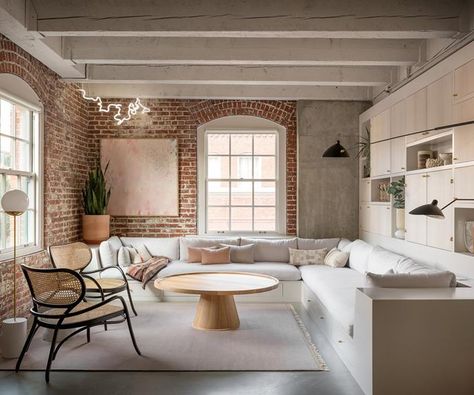 Jessica Helgerson Interior Design, Jessica Helgerson, Chic Loft, Built In Sofa, Cute Living Room, Soho Loft, Vintage Industrial Decor, Industrial Interior Design, Industrial Interiors