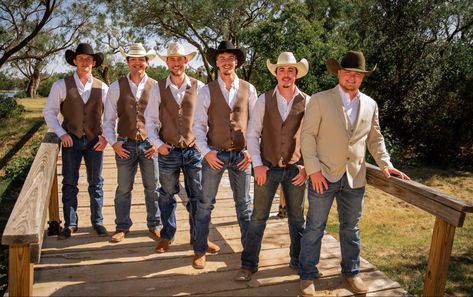 Mens Western Vest Country Weddings, Cowboy Boot Groomsmen, Groomsmen Outfits With Jeans, Western Chambelanes Outfits, Informal Groomsmen Attire, Rustic Wedding Groom Attire Jeans, Western Groom Outfit, Cowboy Groomsmen Attire, Western Wedding Groom Attire