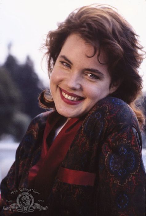 Still of Elizabeth McGovern in The Favor (1994) Anglina Jolie, Elizabeth Mcgovern, Hillary Clinton, Brad Pitt, Picture Photo, Favorite Celebrities, Hair And Nails, Pin Up, Mac