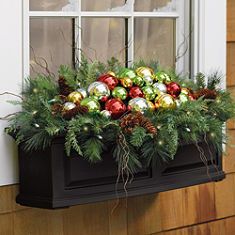 window decorations Christmas Window Boxes, Fall Window Boxes, Dekoratívne Vence, Christmas Planters, Birdcages, Christmas Porch, Christmas Window, Noel Christmas, Window Box