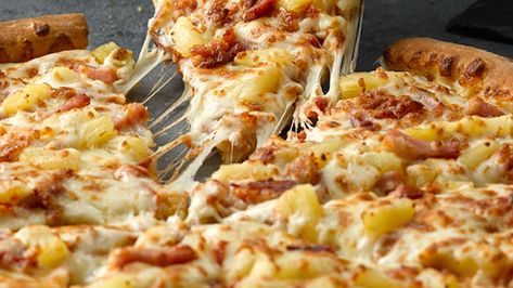 FOX NEWS: Papa John's teams up with Dole for pineapple pizza divides Twitter Papa Johns Pizza, Papa John, Dole Pineapple, Pineapple Pizza, New Pizza, Pizza Flavors, Large Pizza, Canadian Bacon, Papa Johns