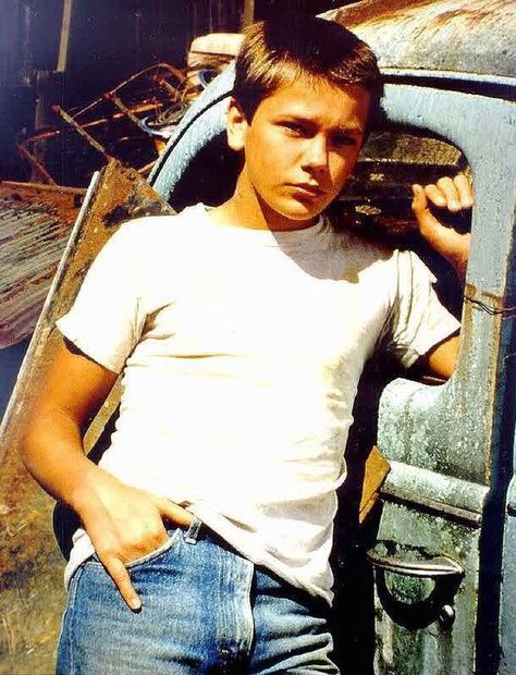 Chris Chambers from Stand By Me. I love this movie. Chris Chambers, River Phoenix, A Truck, Stephen King, Stand By Me, Movies Showing, Phoenix, Movie Tv, Favorite Movies