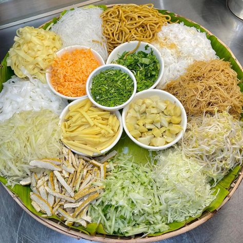 Myanmar Food, Foods For Clear Skin, Burmese Food, Yummy Dishes, Southeast Asian, Burmese, Traditional Food, Writing Inspiration, Tasty Dishes