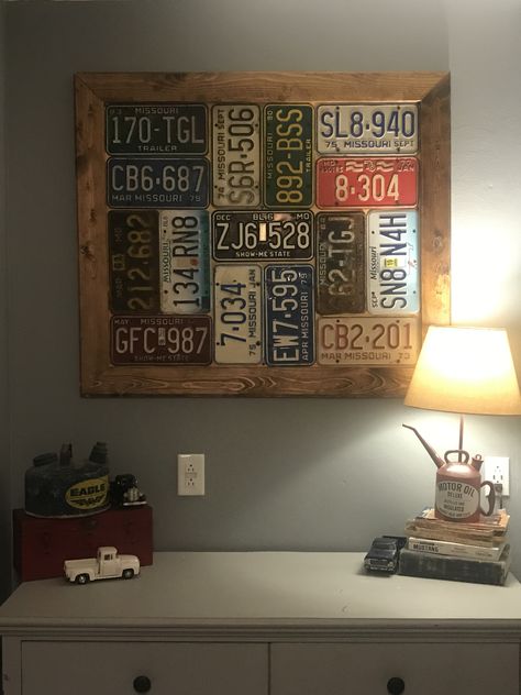 Vintage Toy Car Display, Old Car Room Decor, Display License Plates, Vintage Car Themed Bedroom, Vintage Car Room Decor, Vintage Car Bedroom Ideas For Boys, Vintage Car Boys Bedroom, Vintage Truck Nursery Theme, Vintage Car Room For Boys