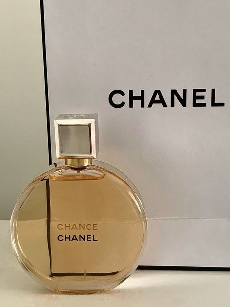 Chanel Perfume Bottle, Chanel Chance, Perfume Organization, Perfume Collection Fragrance, Chanel Perfume, Chanel Chanel, Womens Wedding Dresses, Perfume Scents, Perfume Lover