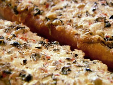 Olive Cheese Bread Recipe, Olive Cheese Bread, Ree Drummond Recipes, Cheese Bread Recipe, Olive Bread, Bread Food, Pioneer Woman Recipes, Ree Drummond, Cheese Bread