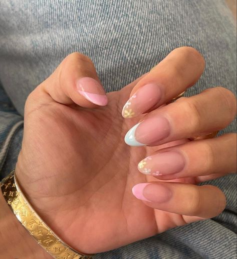 French Nails Design Elegant, Spring Almond Shaped Nails, Wave Nails, Nails Prom, Flower Nail Designs, Almond Nail, Instagram Nails, Simple Acrylic Nails, Classy Acrylic Nails