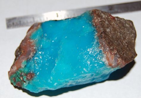 Gem Silica: The Rare Encounter Between Chrysocolla and Chalcedony Mineral Identification, Gem Silica Chrysocolla, Minerals Museum, Gem Silica, Copper Mineral, Diamond Picture, Blues And Greens, Minerals And Gemstones, Rock Hounding