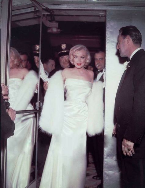 Marilyn Monroe Wedding, Marilyn Monroe Fashion, Marilyn Monroe Photos, Norma Jean, Norma Jeane, Blonde Bombshell, Golden Age Of Hollywood, Vintage Hollywood, Hollywood Glamour