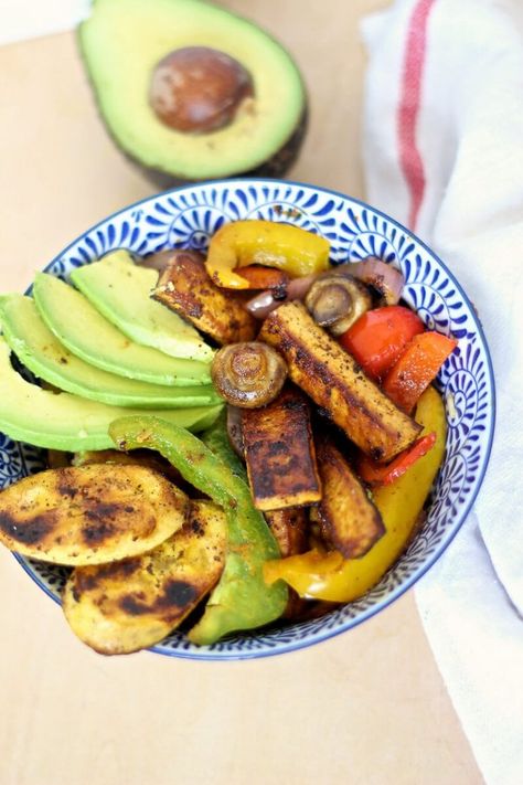 Bbq Tofu Bowl, Vegetable Rice Bowl, Caribbean Bbq, Vegetarian Lunch Ideas, Tofu Bowl, Clean Meals, Summer Bbq Recipes, Bbq Tofu, Vegetable Quinoa