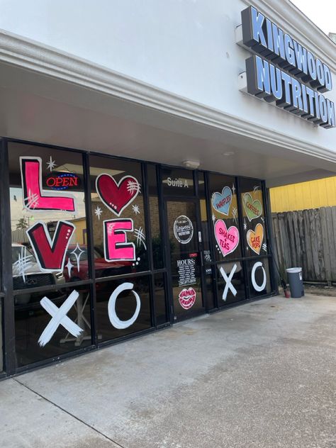 February window mural ideas for nutrition shop Window Lettering Design, Valentine Window Painting Ideas, Valentines Day Window Art, Valentine Window Painting, Valentines Window Art, Valentines Window Painting, Windows Painting, Window Painting Ideas, Painted Window Art