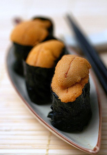 Uni (sea urchin). Add soy sauce and it's delicious. Uni Sea Urchin, Sashimi Sushi, Sushi Love, Three's Company, Japanese Sushi, Sea Urchin, Japan Food, Sushi Rolls, Chopsticks