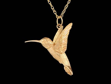 This Small 14k yellow gold Hummingbird Pendant is solid 14k yellow gold and measures approximately 28mm tall and 25mm wide. The Wing feathers and body have been given a florentine finish for a realistic. The bail can accommodate up to a 3mm chain. It is available with a 16, 18 or 20 inch 1.25mm 14k yellow gold rope style chain. This hummingbird pendant was handmade and hand finished by Daniel Leslie and is his original design. ASK ABOUT CUSTOMIZATION: This Item along with most of my other pieces Gold Hummingbird, Wing Feathers, Gold Artwork, Parents Quotes, Hummingbird Necklace, Hummingbird Pendant, The Wing, Personalized Pendant, Feather Pendant