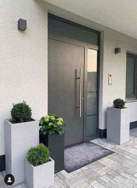 Modern Entrance Door, Modern Porch, Bilik Idaman, Home Door Design, Modern Entrance, Modern Front Door, التصميم الخارجي للمنزل, Have Inspiration, Home Entrance Decor