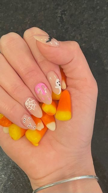 Hannah L McGuirk on Instagram: "Look it! Look it! It’s freakin bats (and ghosts and spiderwebs and blooood), I love Halloween! 👻 I needed to get my Halloween nails ASAP, so I could take full advantage of the whole month of October. They came out SO cute, bc Vivian is obviously the best! 🖤 @perfectnails.cumberland • • • #halloween #halloweennails #freakinbats #frickinbats #bats #ghosts #spiderwebs #blood #holidaynails#spookyseason #spookynails #nailinspo #perfectnails" Bat Nail Designs, Halloween Nails Bats, Bat Nails, I Love Halloween, Month Of October, Love Halloween, Instagram Look, Perfect Nails, Holiday Nails