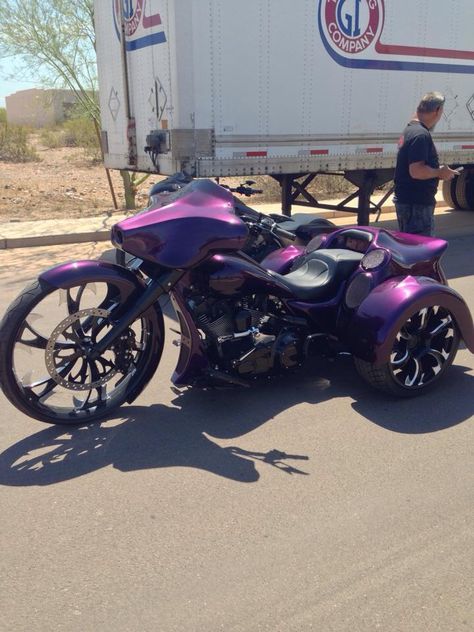 Hatred trike by Brian Jenkins Harley Freewheeler, Motorcycle Trikes, Purple Motorcycle, Harley Davidson Trike, Bagger Motorcycle, Custom Trikes, Tricycle Bike, Custom Cars Paint, Trike Motorcycle