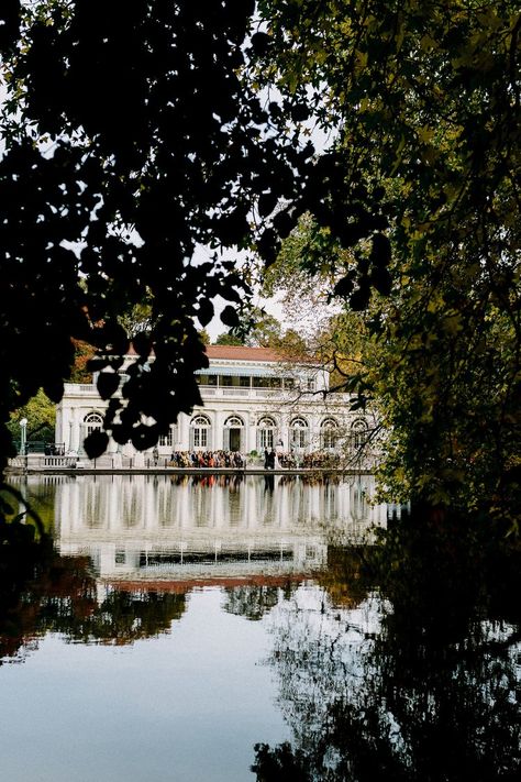 Lakefront fall wedding ceremony in Brooklyn with modern and elegant design. Elegant Fall Wedding, Boathouse Wedding, Fall Wedding Ceremony, Multicultural Wedding, Prospect Park, Brooklyn Wedding, Elegant Fall, Modern Love, Wedding Mood Board