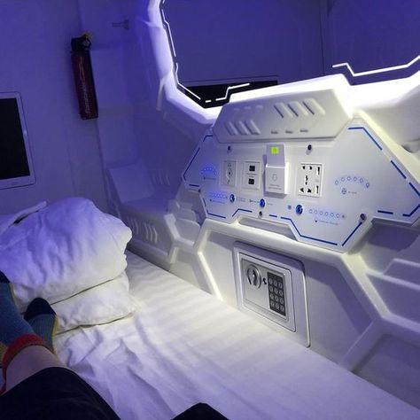 Bed Y2k, Y2k Space, Futuristic Room, Cyberpunk Room, Spaceship Interior, Futuristic Aesthetic, Futuristic Interior, Gaming Room Setup, Pretty Room