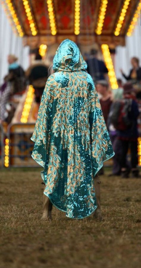 Estilo Burning Man, Afrika Burn, Festival Mode, Gold Peacock, Look Festival, Fest Outfits, Burning Man Outfits, Festival Inspiration, Turquoise And Gold