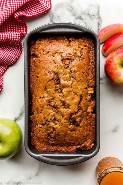 Cinnamon Baking Recipes, Apple Breads, Cinnamon Loaf Recipe, Apple Cinnamon Bread Recipe, Apple Cinnamon Loaf, Muffin Recipes Cinnamon, Fall Sweets, Cinnamon Loaf, Cinnamon Bread Recipe