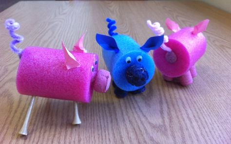 3 Little Pool Noodle Pigs                                                                                                                                                                                 More Pool Noodle Animals, Quiet Critters, Noodle Crafts, Noodle Art, Brick Crafts, Pool Noodle Crafts, Library Crafts, Farm Craft, Pig Crafts