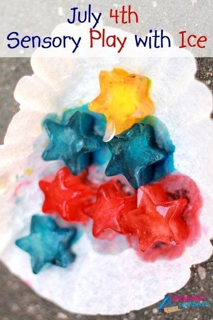 Beat the heat and make your own fireworks in this fun red, white and blue, July 4th-themed sensory play activity.  Perfect twist for water play for toddlers and preschoolers Nugget Activities, Water Play For Toddlers, July Activities, Outdoor Fun For Kids, 4th July Crafts, Play Activity, Patriotic Crafts, Daycare Crafts, Ice Water