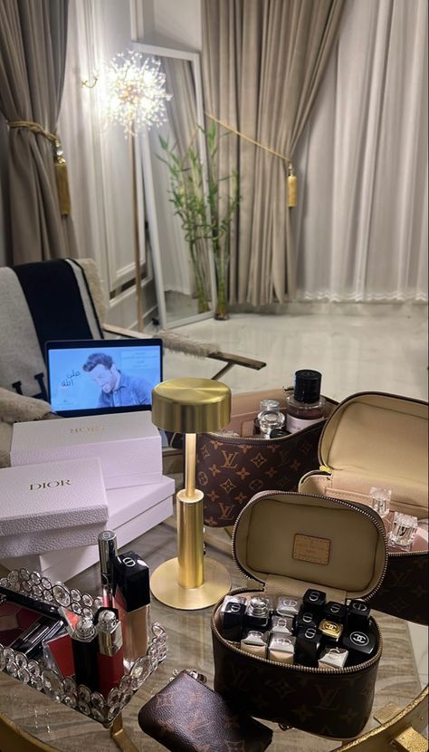 #dior #diormakeup #makeup Luxury Makeup Room, Wealthy Husband, Luxury Makeup Vanity, Make Up Bar, Aesthetic Instagram Accounts, Makeup Dior, Skin Care Basics, Wedding Card Frames, Fancy Fits