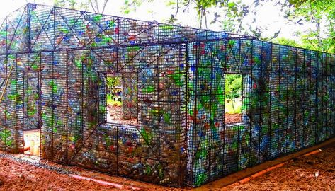 Plastic Bottle House, Solar Energy Facts, Recycled House, Eco Buildings, Bottle House, Solar Energy Diy, Plastic Bottle Art, Residential Building Design, Pop Cans