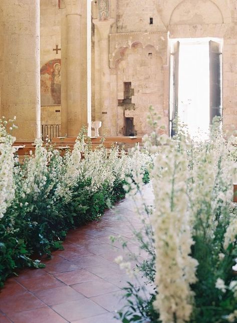 Soft Color Palette Elegant Wedding in Tuscany Church Wedding Decorations Aisle, Church Aisle, Wedding Church Decor, Church Wedding Flowers, Wedding Ceremony Ideas, Church Wedding Decorations, Aisle Flowers, Church Flowers, Church Ceremony