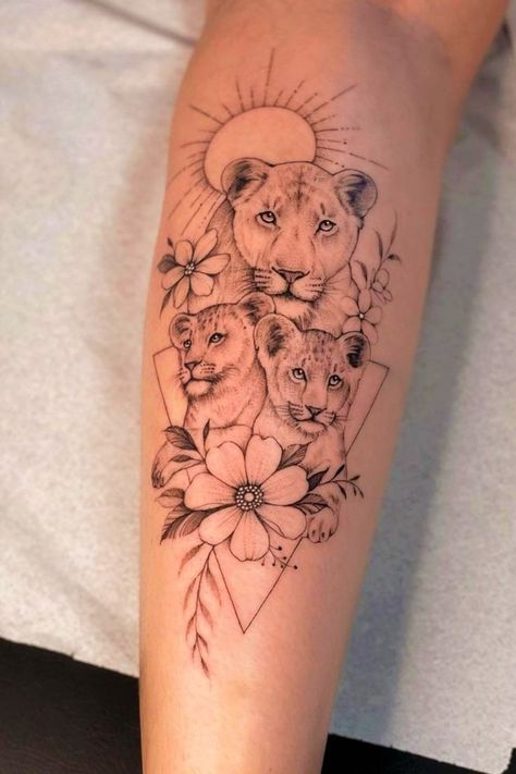 Lioness And Cub Tattoo, Lion Cub Tattoo, Mutterschaft Tattoos, Motherhood Tattoos, Mum Tattoo, Baby Tattoo Designs, Mom Tattoo Designs, Tattoos With Kids Names, Mommy Tattoos