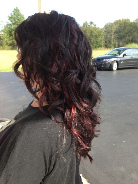 Dark brown with red highlights. So shiney! Dark Brown With Red Underneath, Brown Hair Red Tips, Dark Brown With Red Highlights, Brown With Red Highlights, Dark Brown With Red, Hair Colour Ideas, Red Hair With Highlights, Brown Wavy Hair, Hair Colour Design