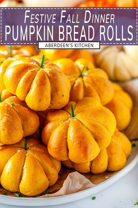 Thanksgiving Bread Rolls, Pumpkin Dinner Rolls Recipe, Pumpkin Bread Rolls, Thanksgiving Bread Recipes, Fresh Pumpkin Recipes, Thanksgiving Bread, Pumpkin Recipes Dinner, Tiny Pumpkins, Thanksgiving Baking