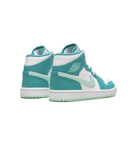 Pastel and turquoise blue summer vibe jordans Teal Jordans, Womens Air Jordan 1, Womens Air Jordan, Teal Shoes, Trendy Shoes Sneakers, Preppy Shoes, All Nike Shoes, Womens Air Jordans, Cute Nike Shoes