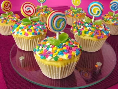 Candy Land cupcakes Candy Land Cupcakes, Cupcakes Amor, Kids Birthday Cupcakes, Carnival Cupcakes, Candyland Cake, Ice Cream Party Theme, Candy Theme Birthday Party, Candy Themed Party, Candy Land Birthday Party