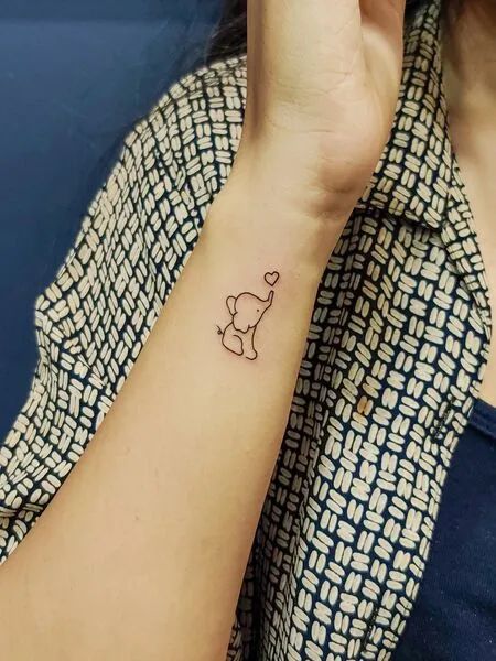 Tiny Elephant Tattoo Tiny Elephant Tattoos For Women, Elephant Finger Tattoo, Tiny Tree Tattoo, Tiny Sun Tattoo, Tattoo Regret, Goth Symbols, Simple Elephant Tattoo, Family Tattoos Ideas, Tiny Foot Tattoos